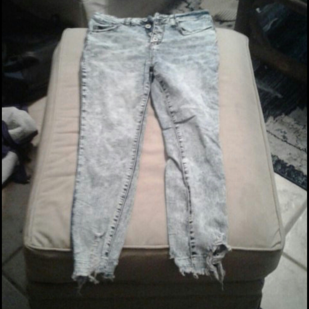 I am selling S.O.N.G jeans